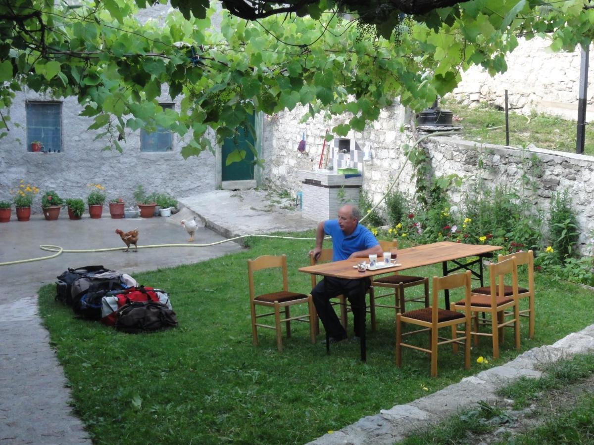 Guesthouse Shtini Fshat Exterior photo